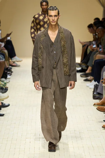 Look 8